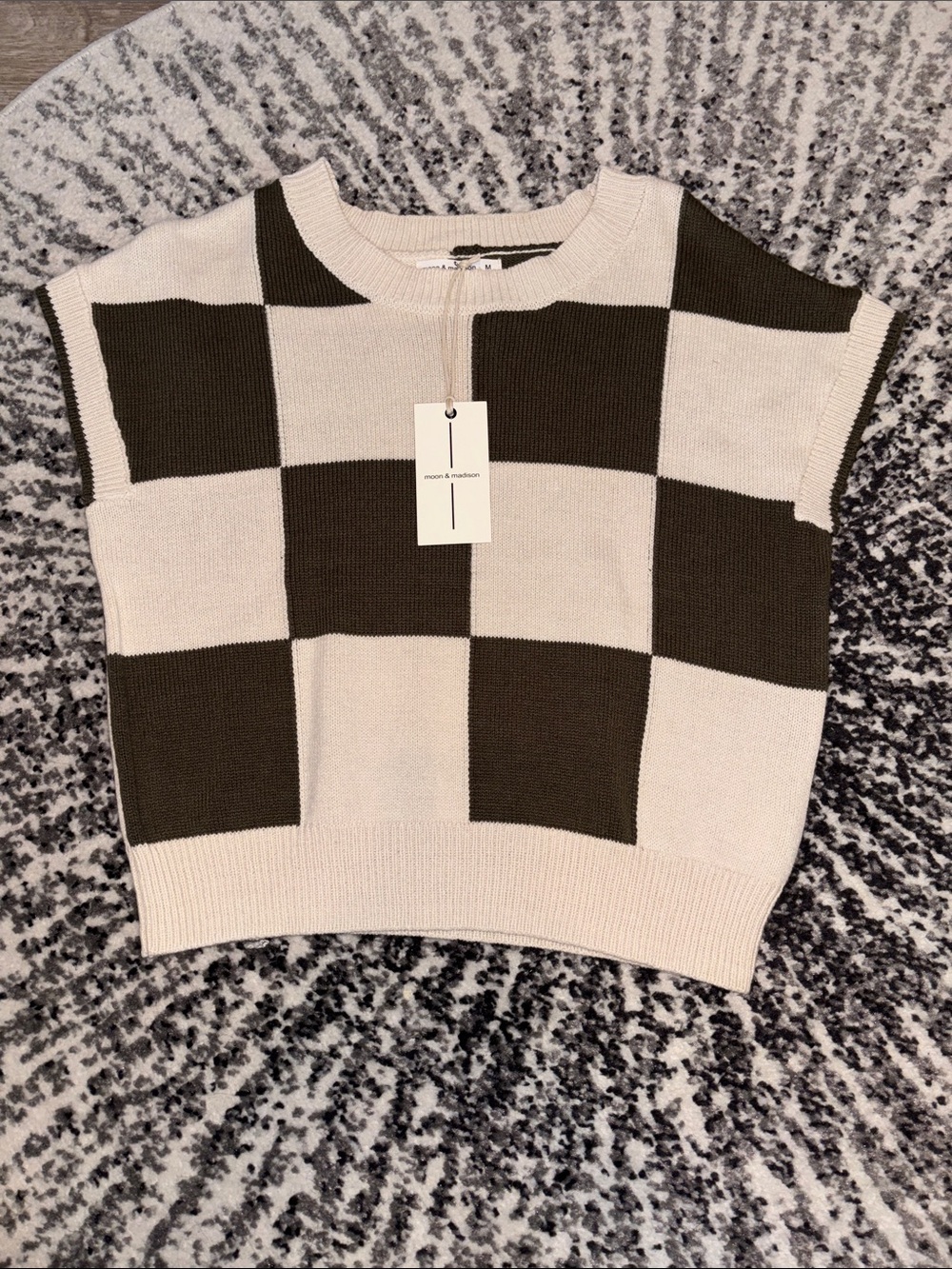 Checkerboard Knit Sleeveless Sweater Vest - Cream & Olive Green